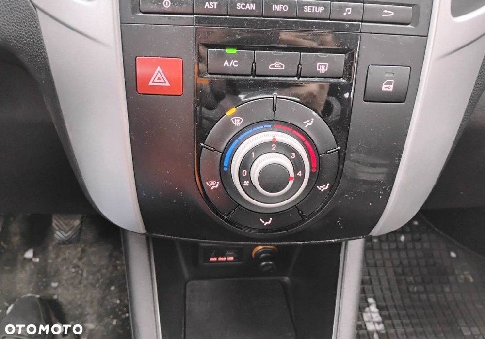 Kia Venga - 16
