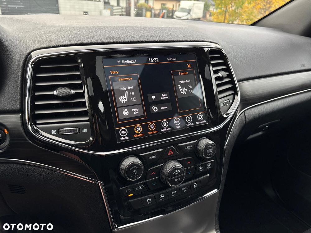 Jeep Grand Cherokee - 24