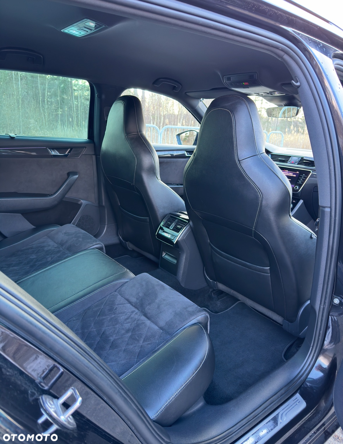 Skoda Superb 2.0 TDI Sportline DSG - 13