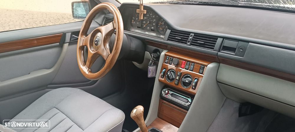 Mercedes-Benz E 200 D - 11