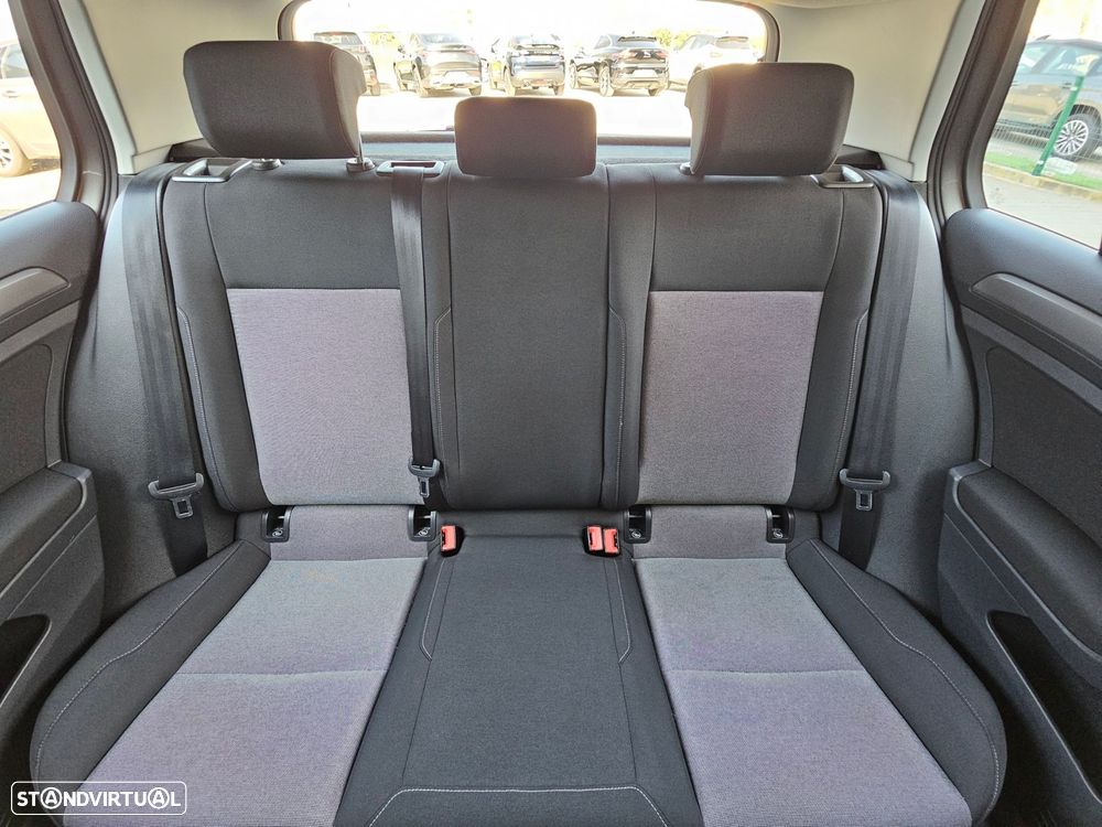 VW Golf 1.6 TDI Confortline - 10