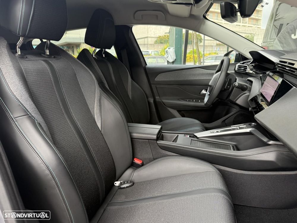 Peugeot 308 1.2 PureTech Allure EAT8 - 44