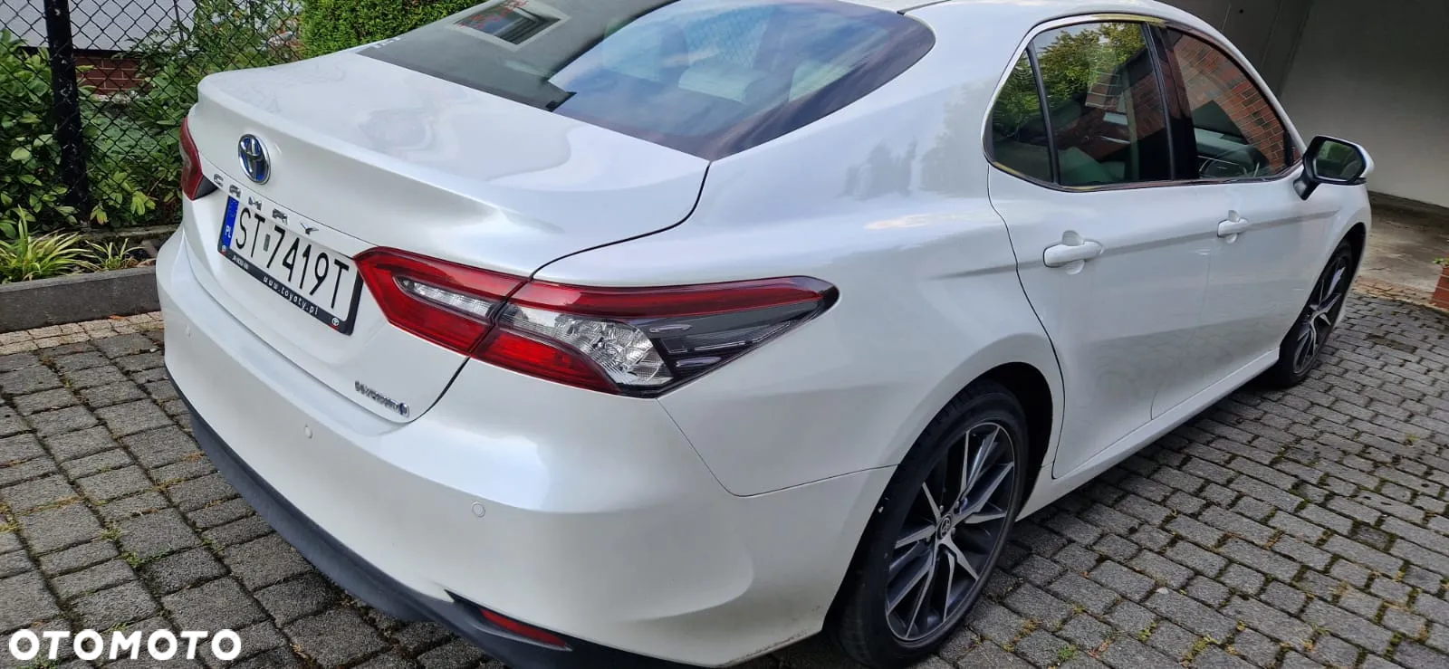 Toyota Camry 2.5 Hybrid Executive CVT - 2