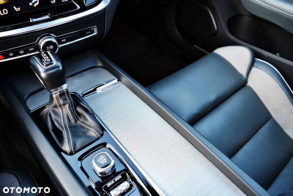 Volvo S60 T6 AWD Geartronic RDesign - 28