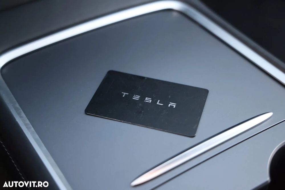 Tesla Model 3 - 25