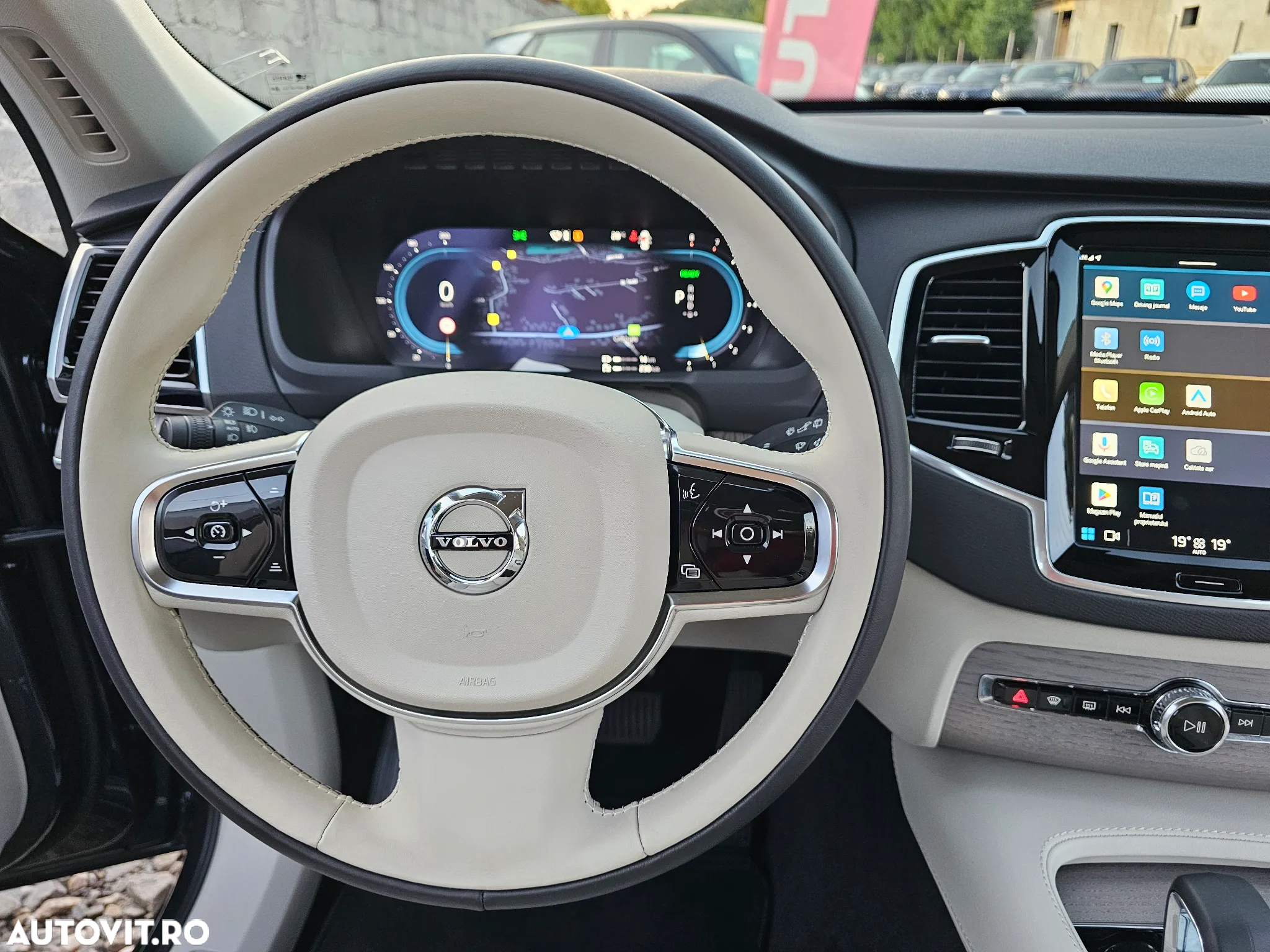 Volvo XC 90 T8 AWD Plug-in Hybrid Plus Dark - 37