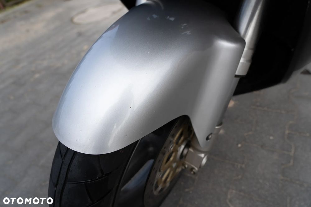 Suzuki GSX-R - 25