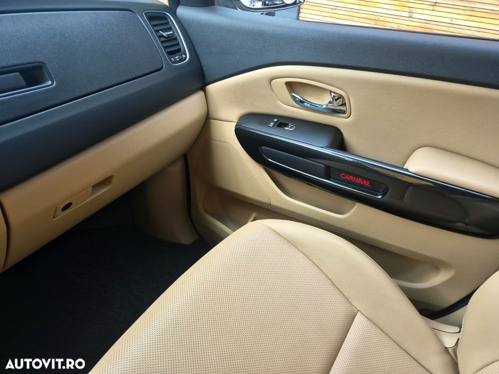 Kia Carnival - 26
