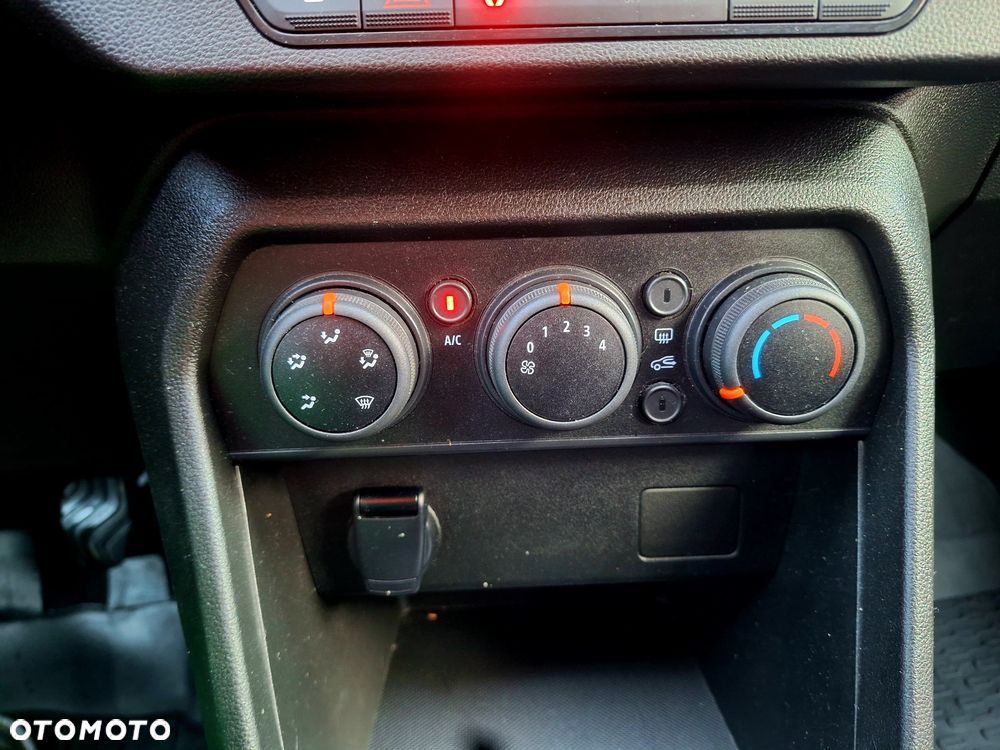 Dacia Sandero - 32