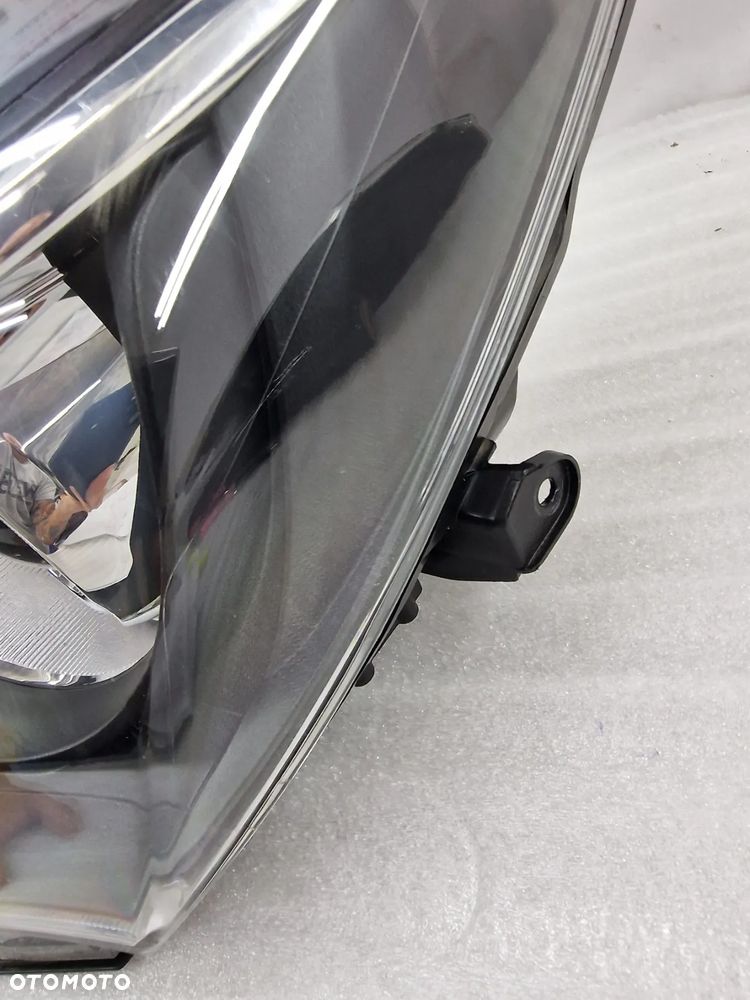 TOYOTA YARIS 3 III LIFT 14- KOMPLET LAMP PRZEDNICH PRZÓD LEWA + PRAWA , SOCZEWKA , NR AUKCJI LA677 - 17