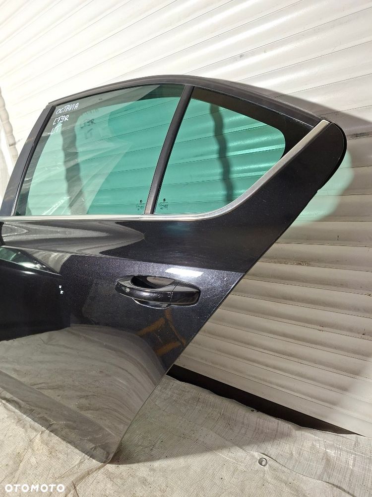 Skoda Octavia III 5E 2016r 5-cio drzwiowy drzwi lewy tył kolor czarny LF9R - 6