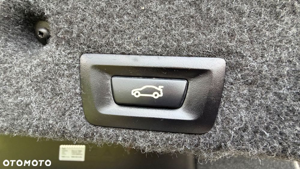 BMW Seria 5 523i - 28