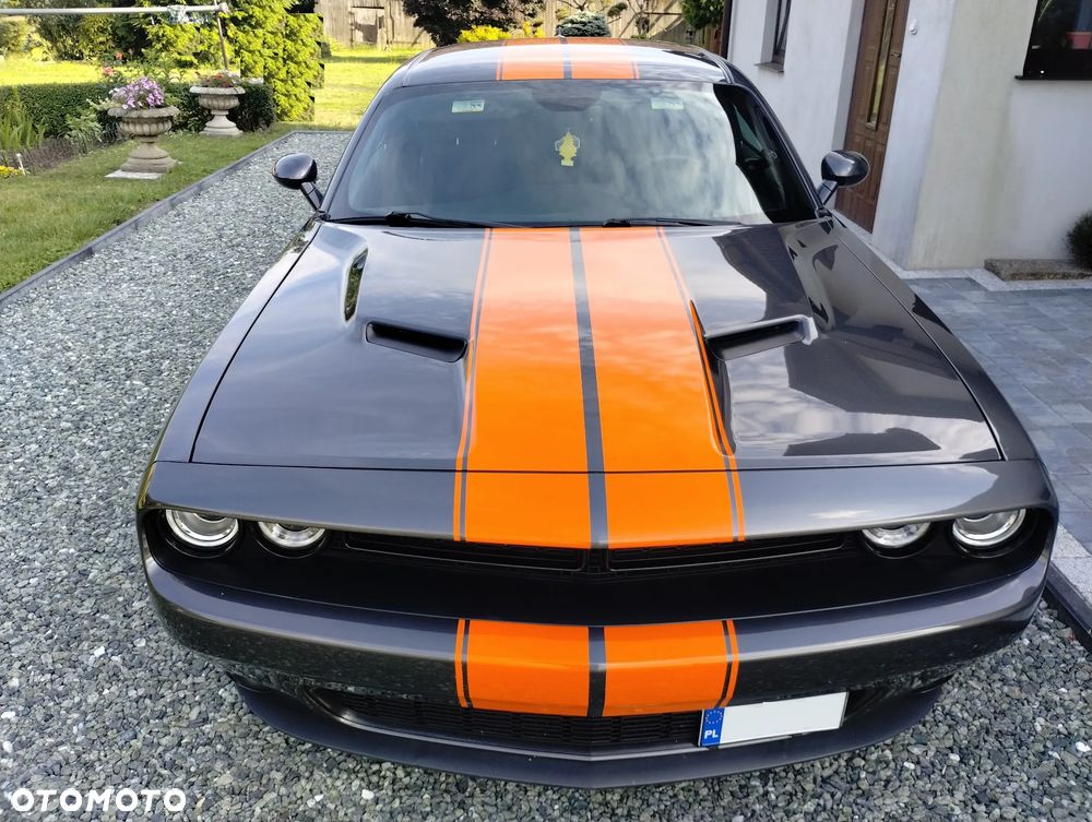 Dodge Challenger - 8