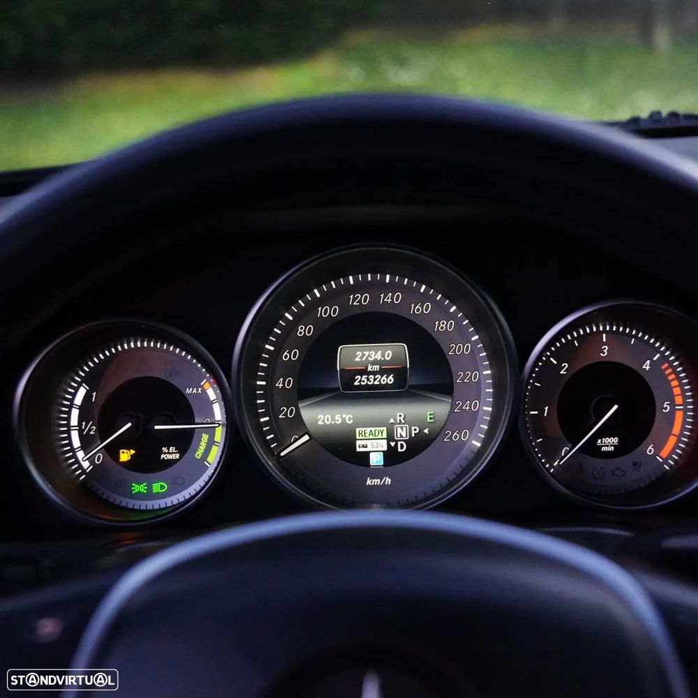 Mercedes-Benz E 300 Bluetec Hybrid Avantgarde - 26