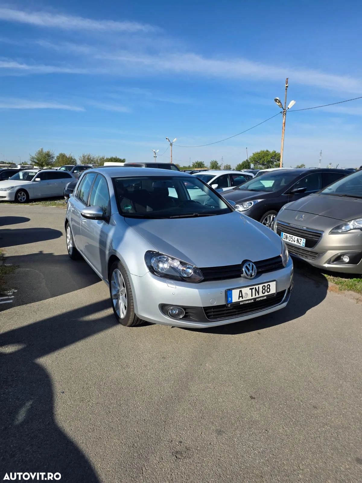 Volkswagen Golf - 1