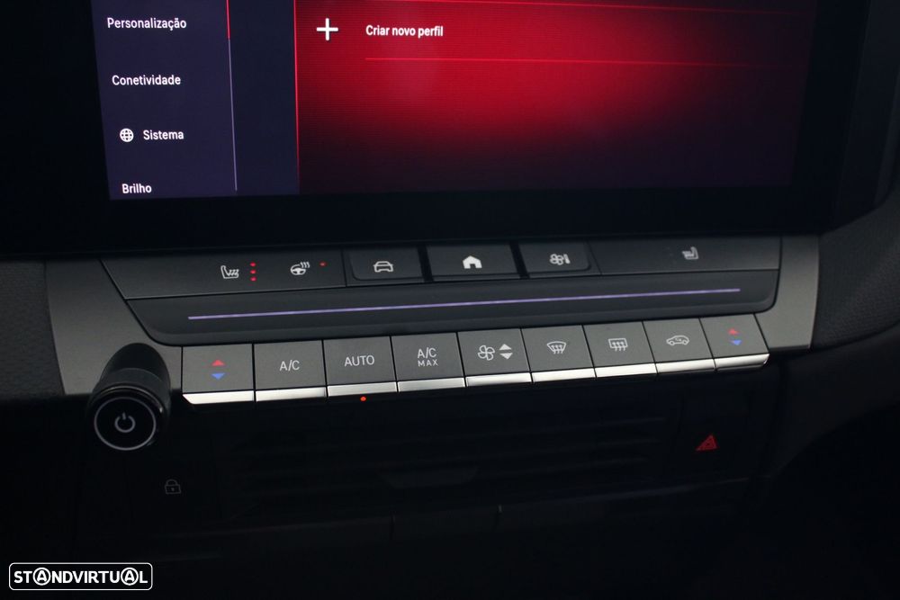 Opel Astra 1.2 T GS Line S/S - 24