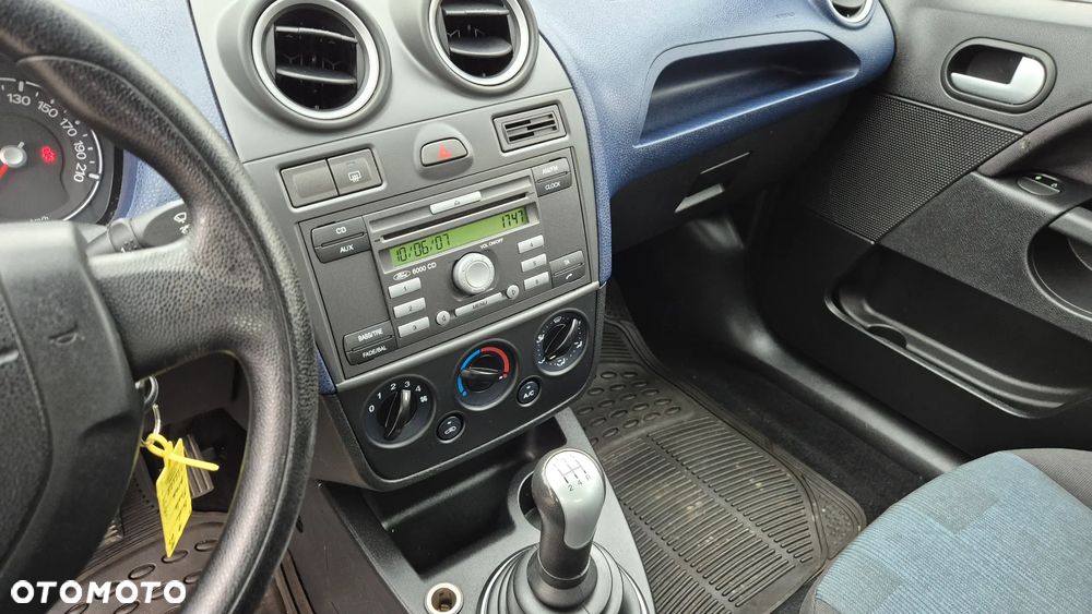 Ford Fiesta 1.3 Ambiente - 21