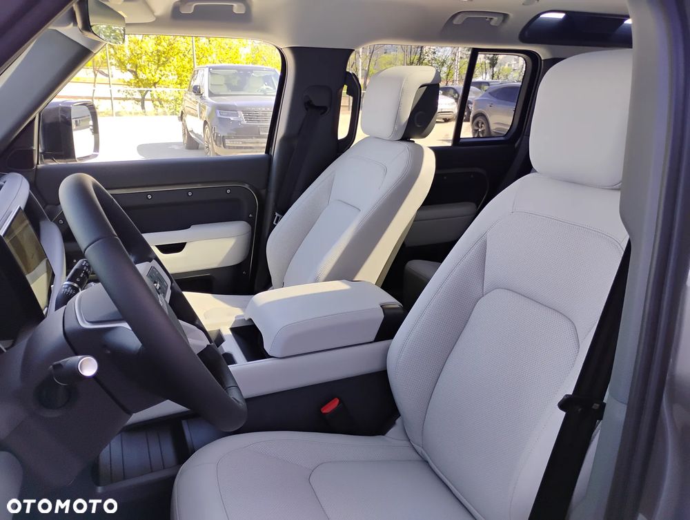 Land Rover Defender 110 2.0 P300 X-Dynamic SE - 9