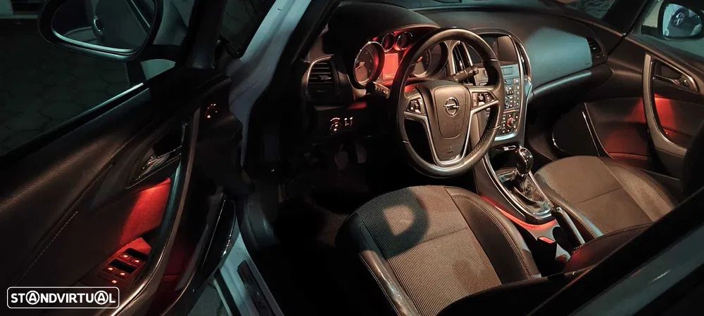 Opel Astra 1.7 CDTI DPF Cosmo - 8