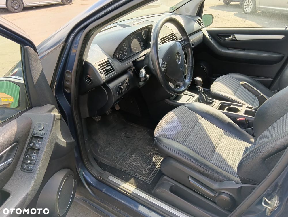 *BMW E60* Samochód na części - 8