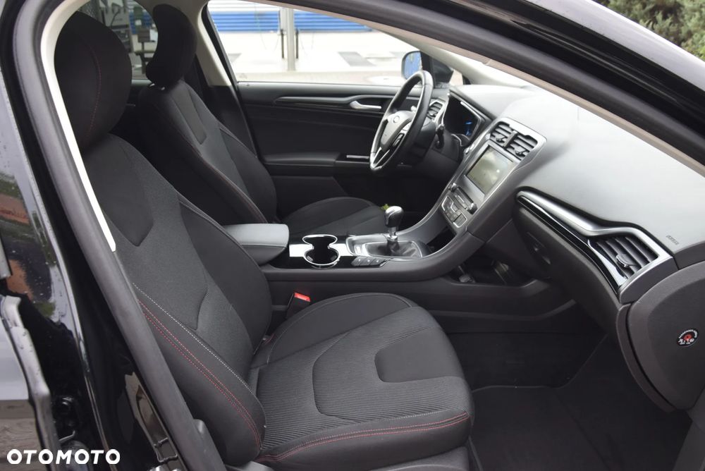 Ford Mondeo - 32