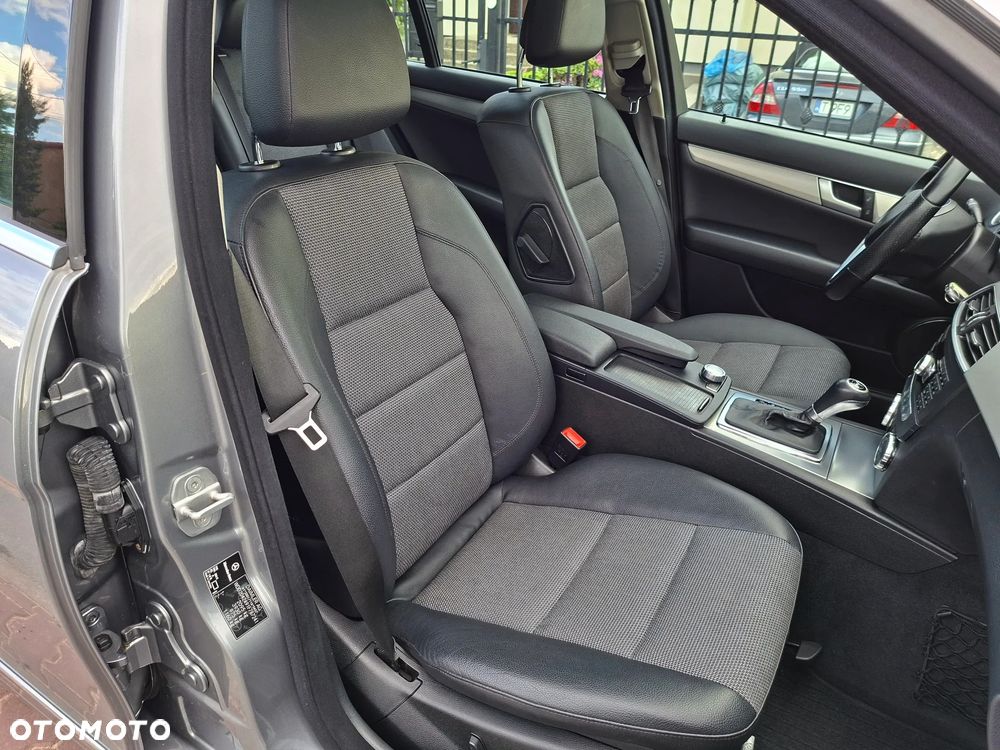 Mercedes-Benz Klasa C 180 CGI Automatik BlueEFFICIENCY Avantgarde - 23