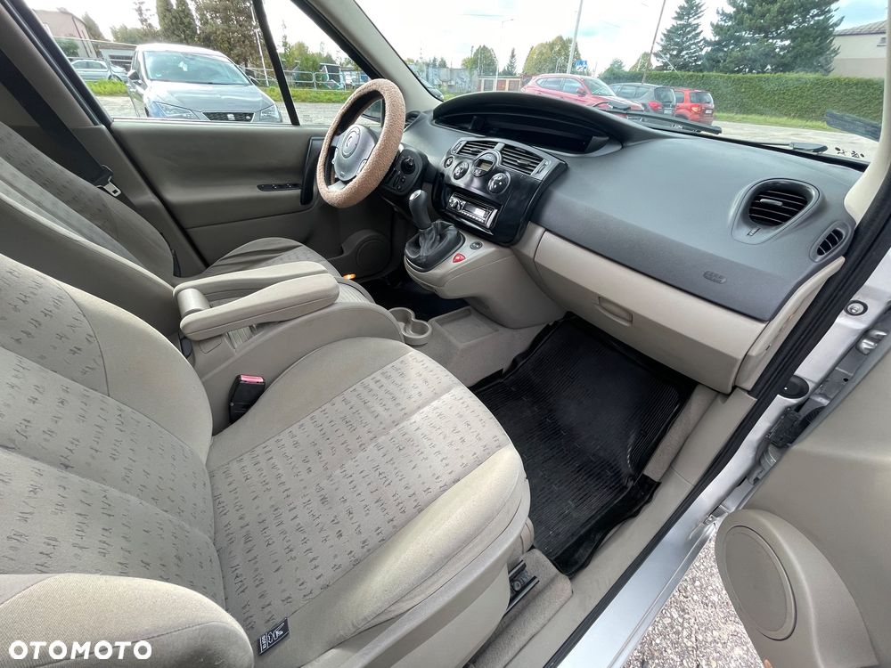 Renault Scenic - 16