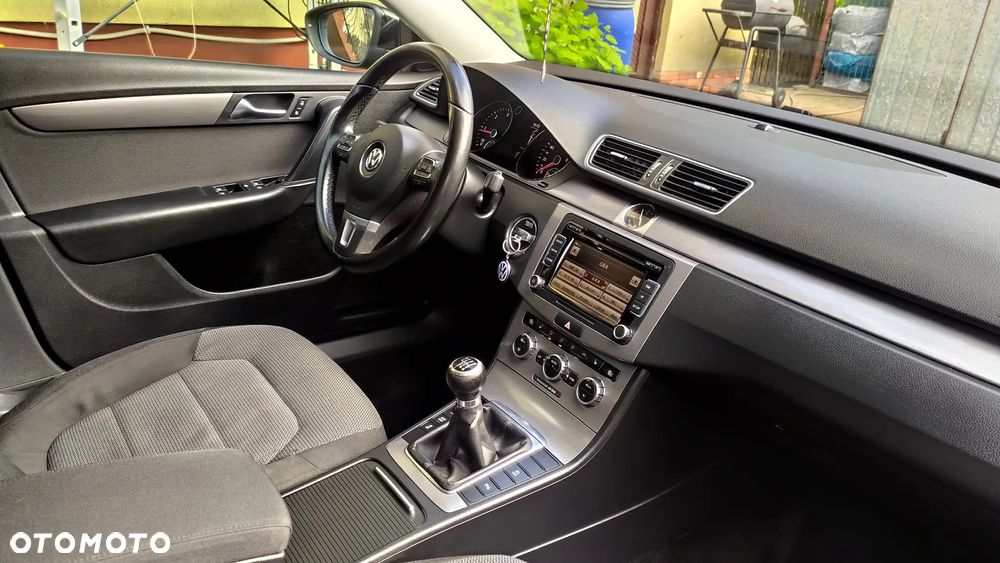 Volkswagen Passat 2.0 TDI Comfortline - 8