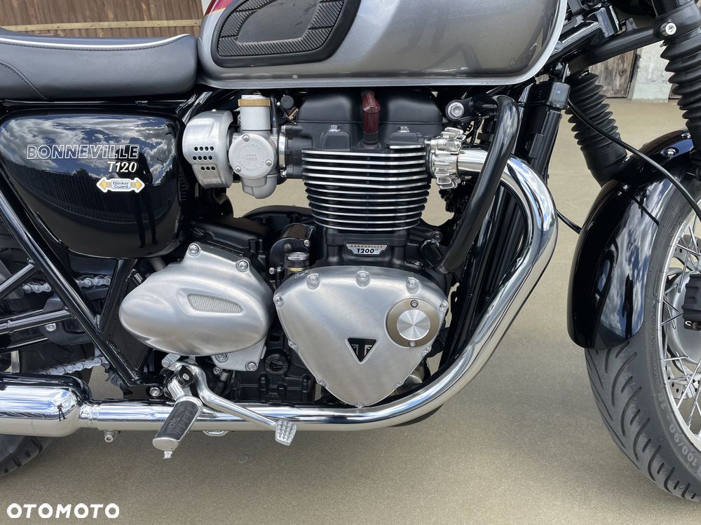 Triumph Bonneville - 13