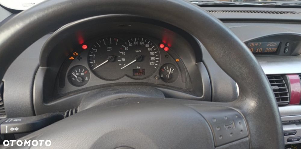 Opel Corsa 1.2 16V - 12