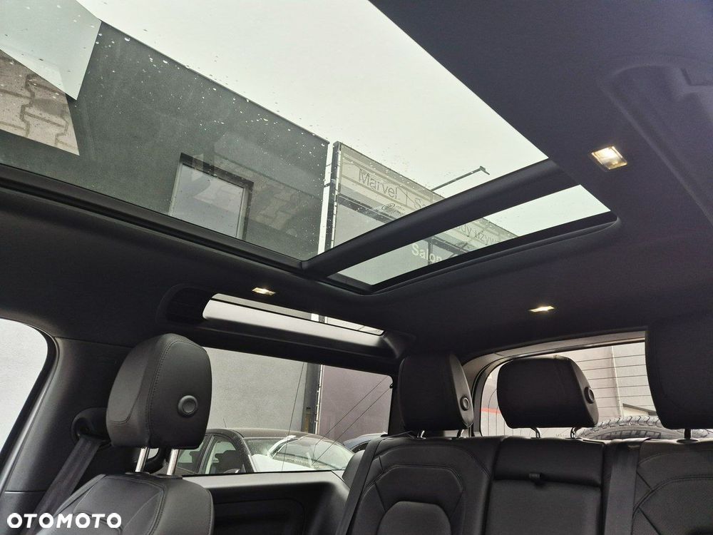 Land Rover Defender - 37