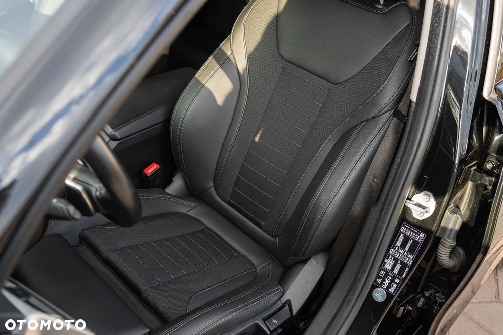 BMW Seria 3 330i xDrive - 9