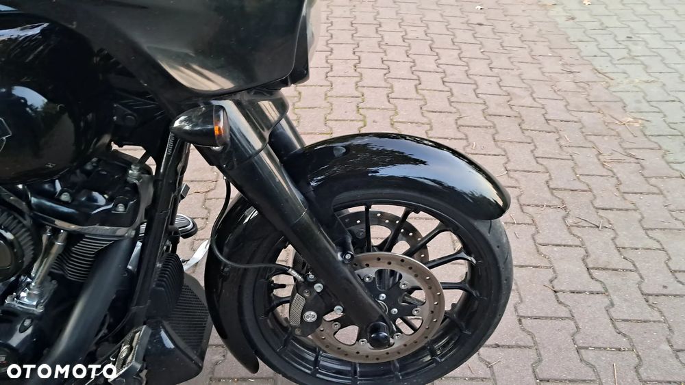 Harley-Davidson Touring Street Glide - 19