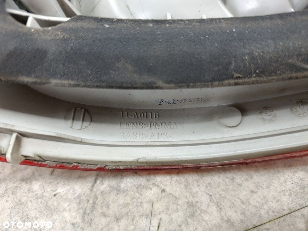 LAMPA TYLNA PRAWA BMW 3 E46 11-A011B KOMBI - 8