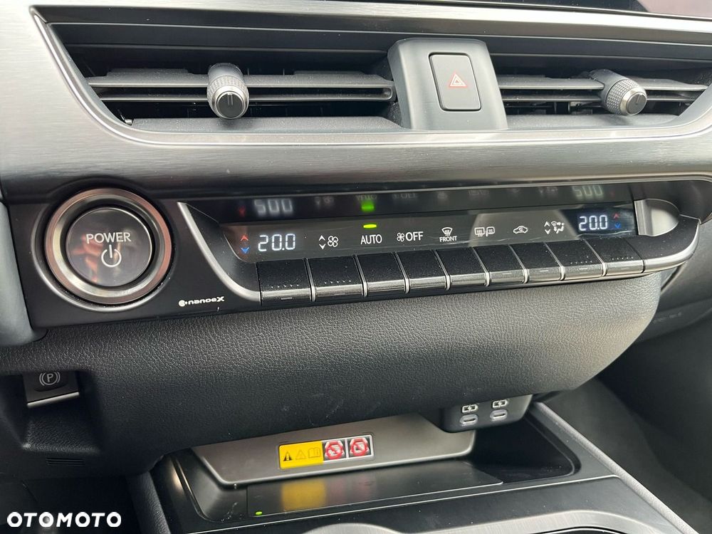 Lexus UX 300h Omotenashi AWD - 25