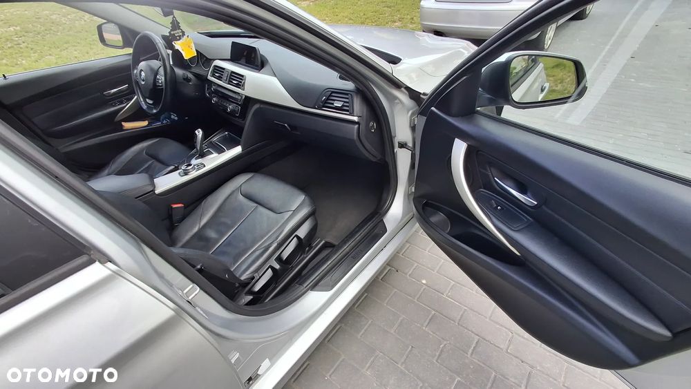 BMW Seria 3 320d Touring - 15