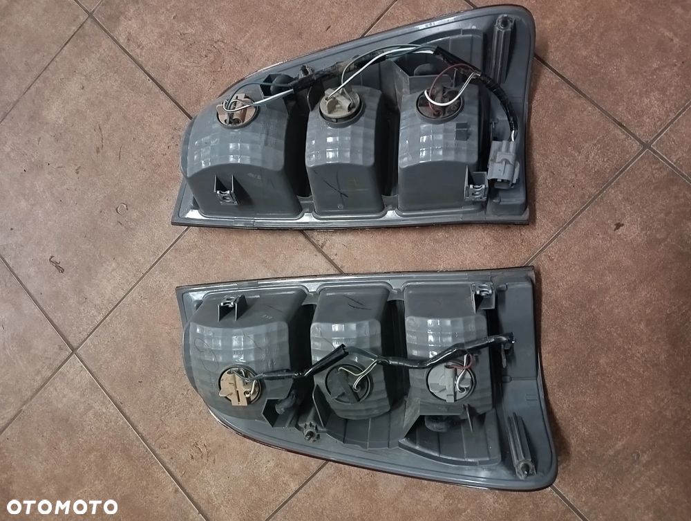 Lampy tylne Toyota Hilux 05-15 ORYGINALNE EUROPA - 2