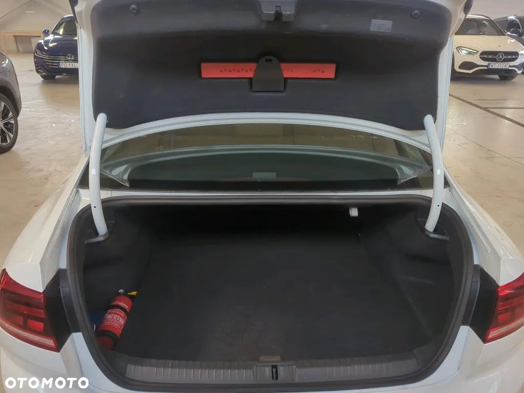 Volkswagen Passat 2.0 TDI EVO Essence DSG - 15