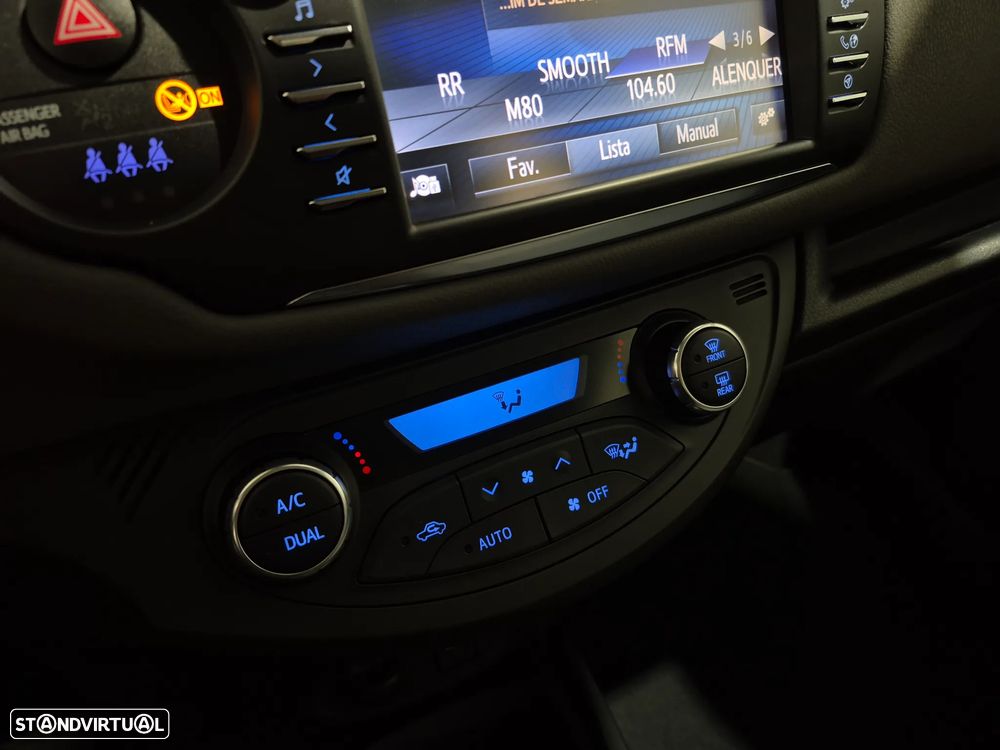 Toyota Yaris 1.5 HSD Comfort +P.Style+P.Techno - 16