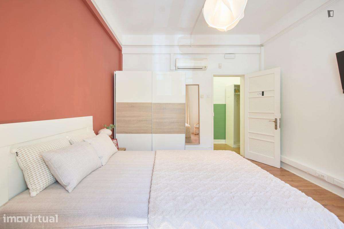 Quarto - localizado em Marquês de Pombal Lisbon - Grande imagem: 3/31