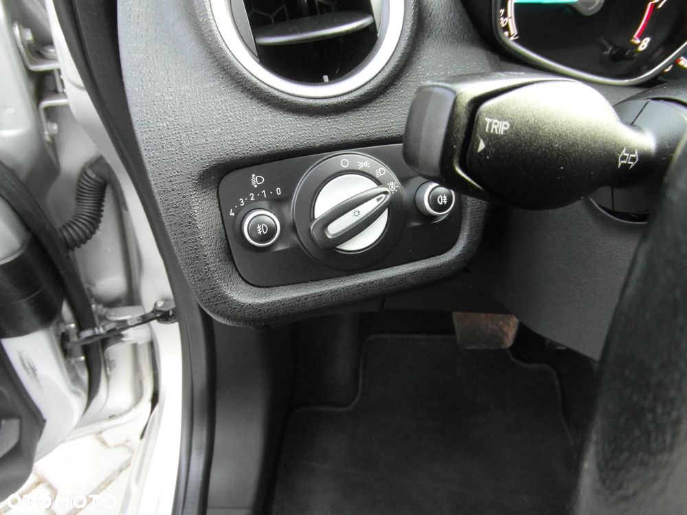 Ford Fiesta 1.6 Ti-VCT Titanium - 24
