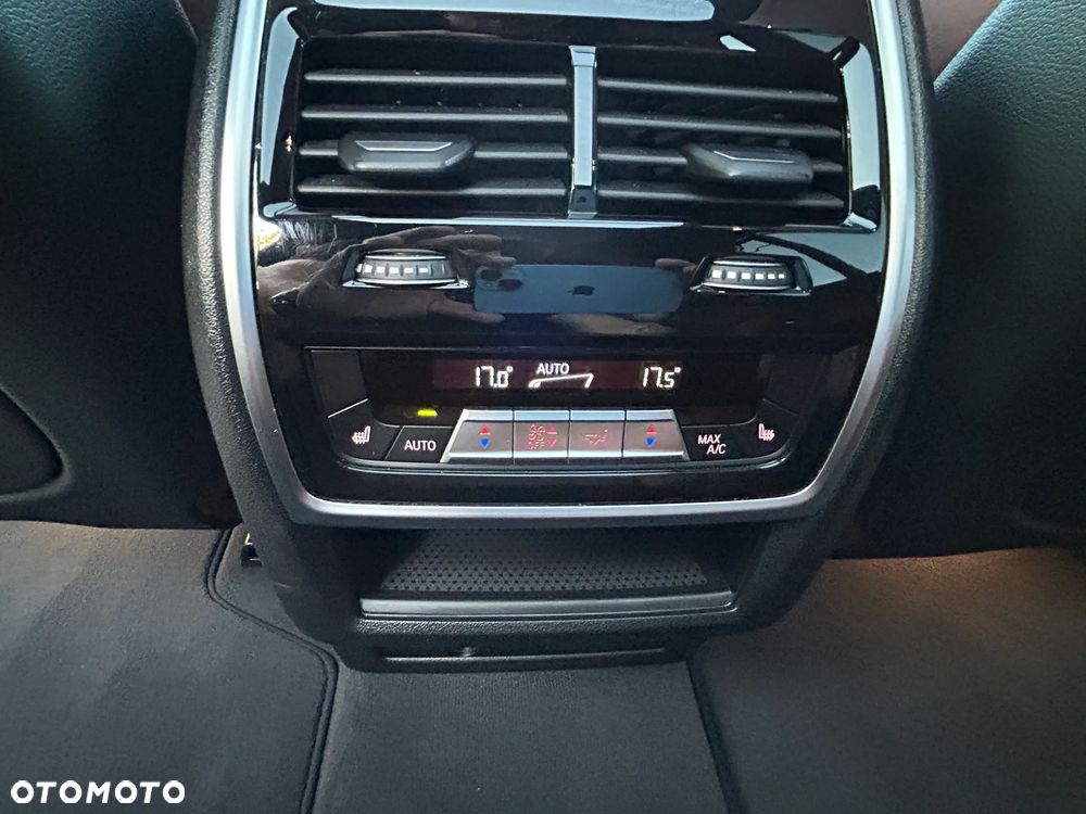 BMW X7 - 24