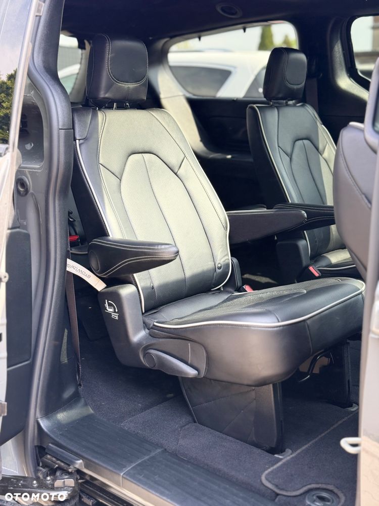 Chrysler Pacifica - 25