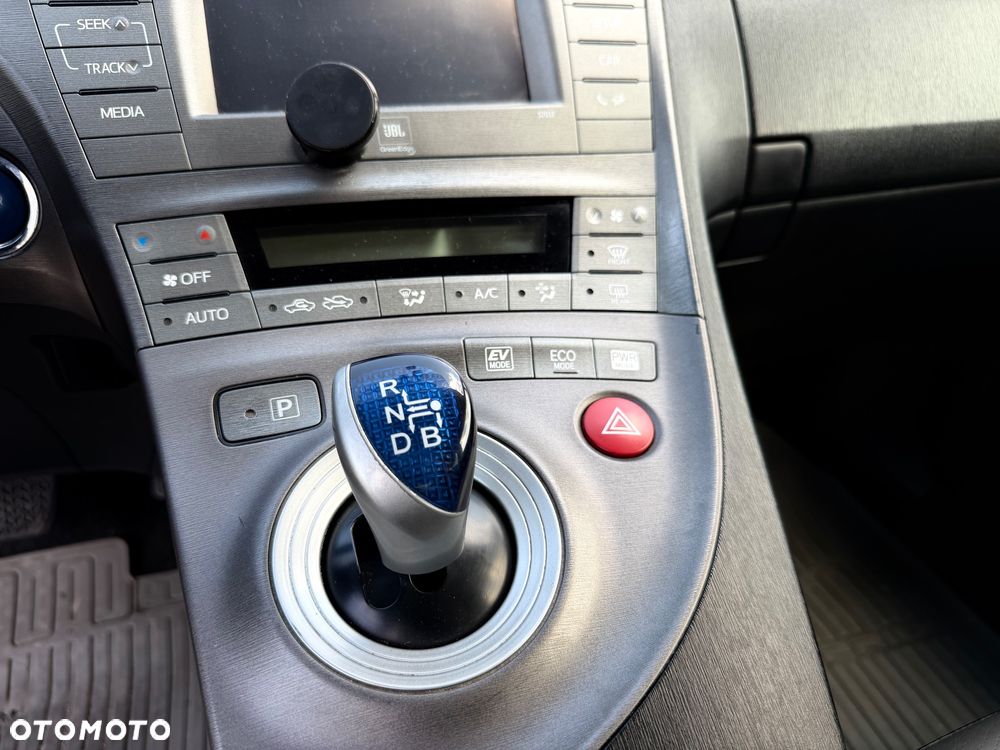 Toyota Prius 1.8 HSD Prestige - 13