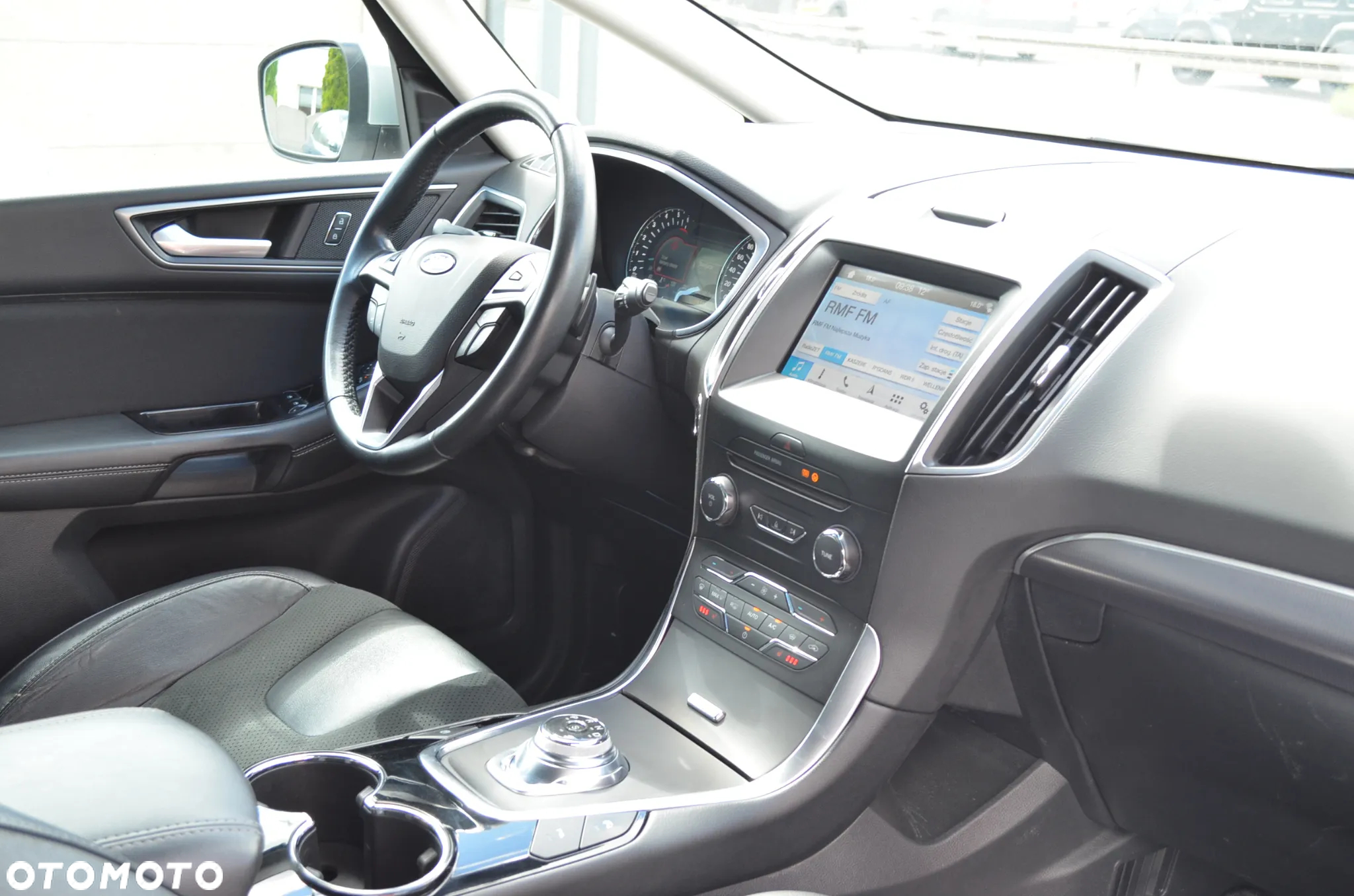 Ford S-Max - 11