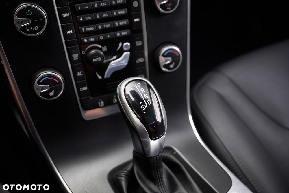Volvo V60 D3 Geartronic Momentum - 29