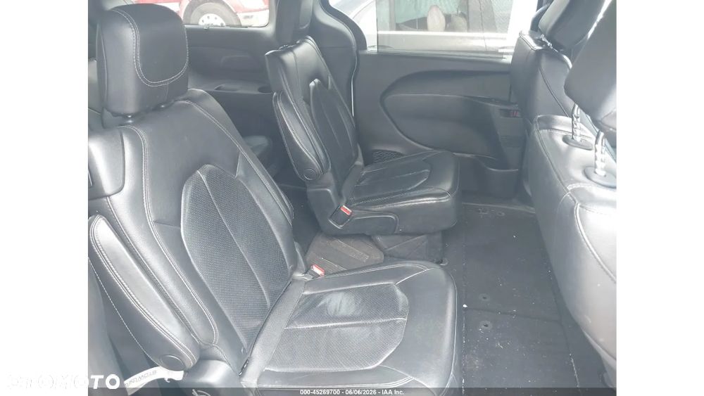Chrysler Pacifica - 12