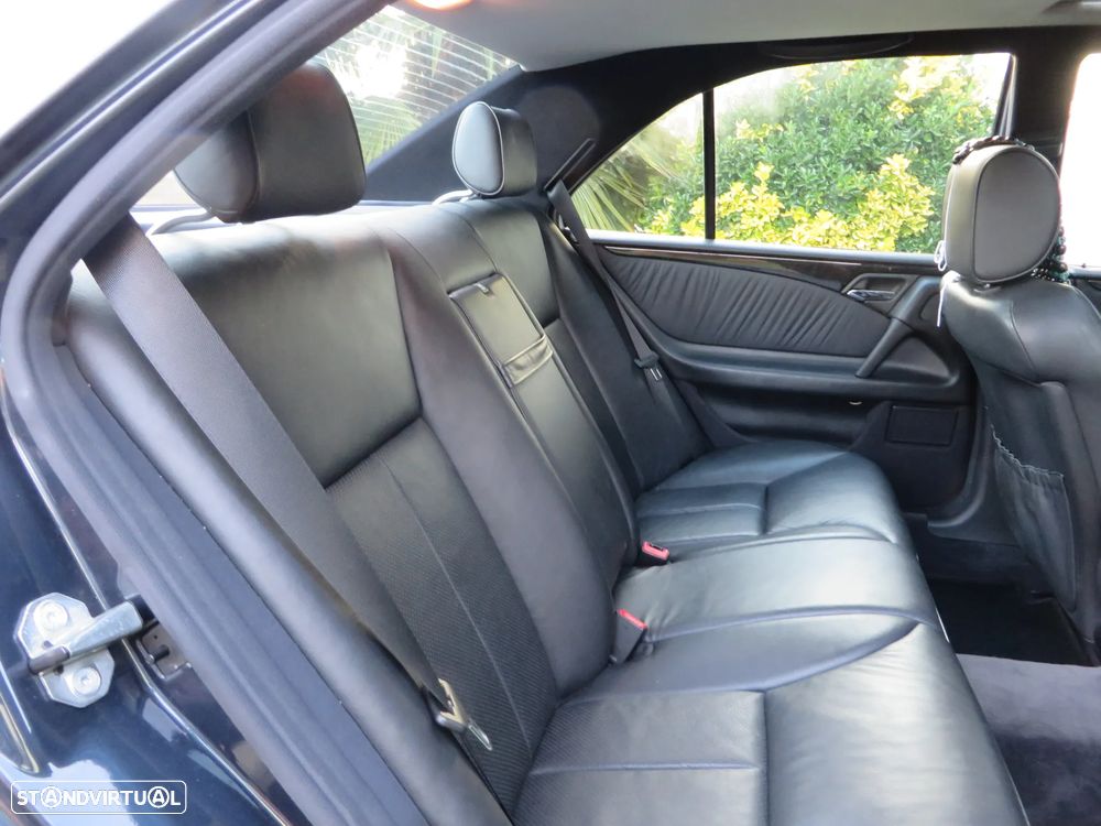 Mercedes-Benz E 250 TD Classic - 18