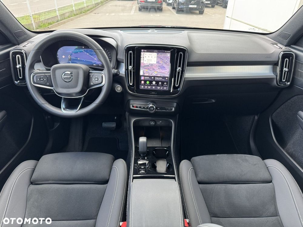 Volvo XC 40 B3 Plus Dark - 17