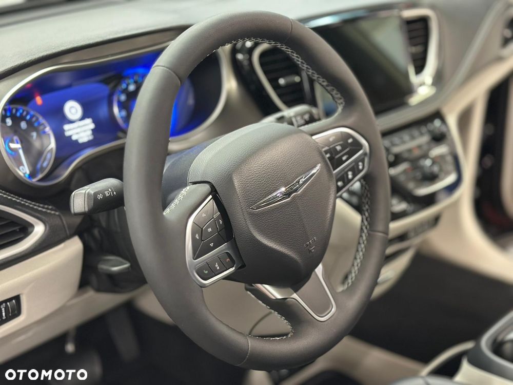 Chrysler Pacifica - 13